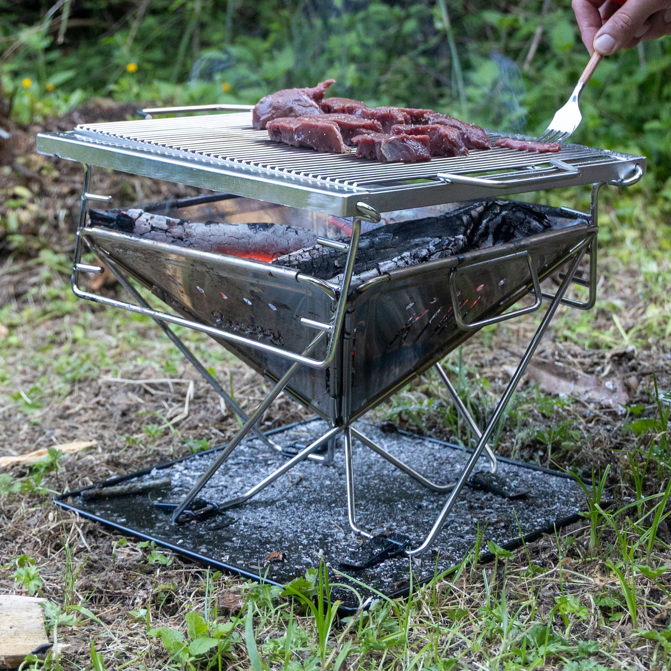 Steezy-Q - Portable camping Firepit and Grill