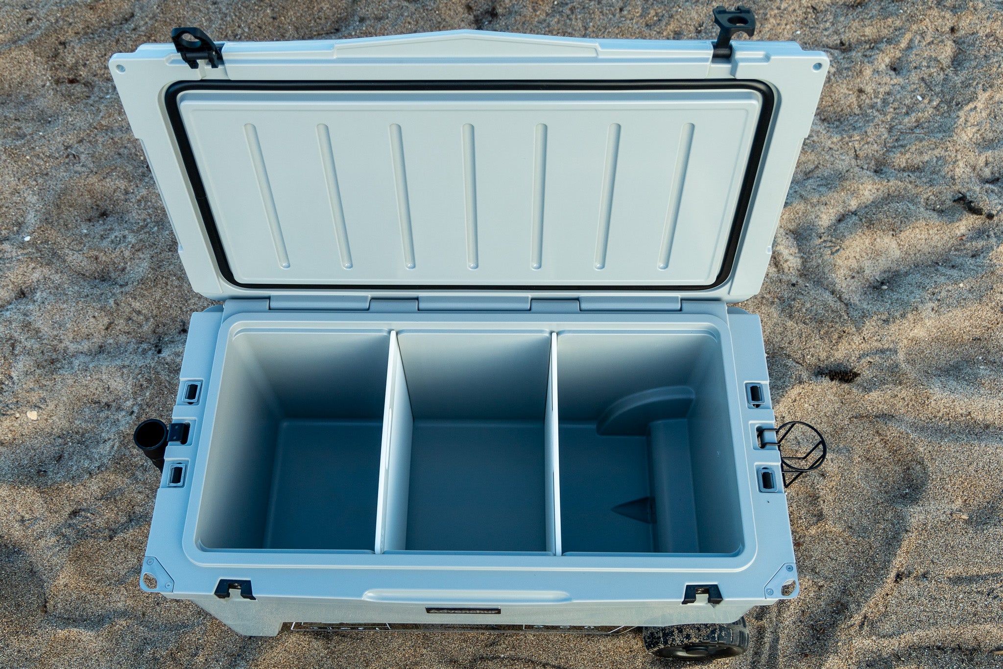 Chilly bin divider/chopping board
