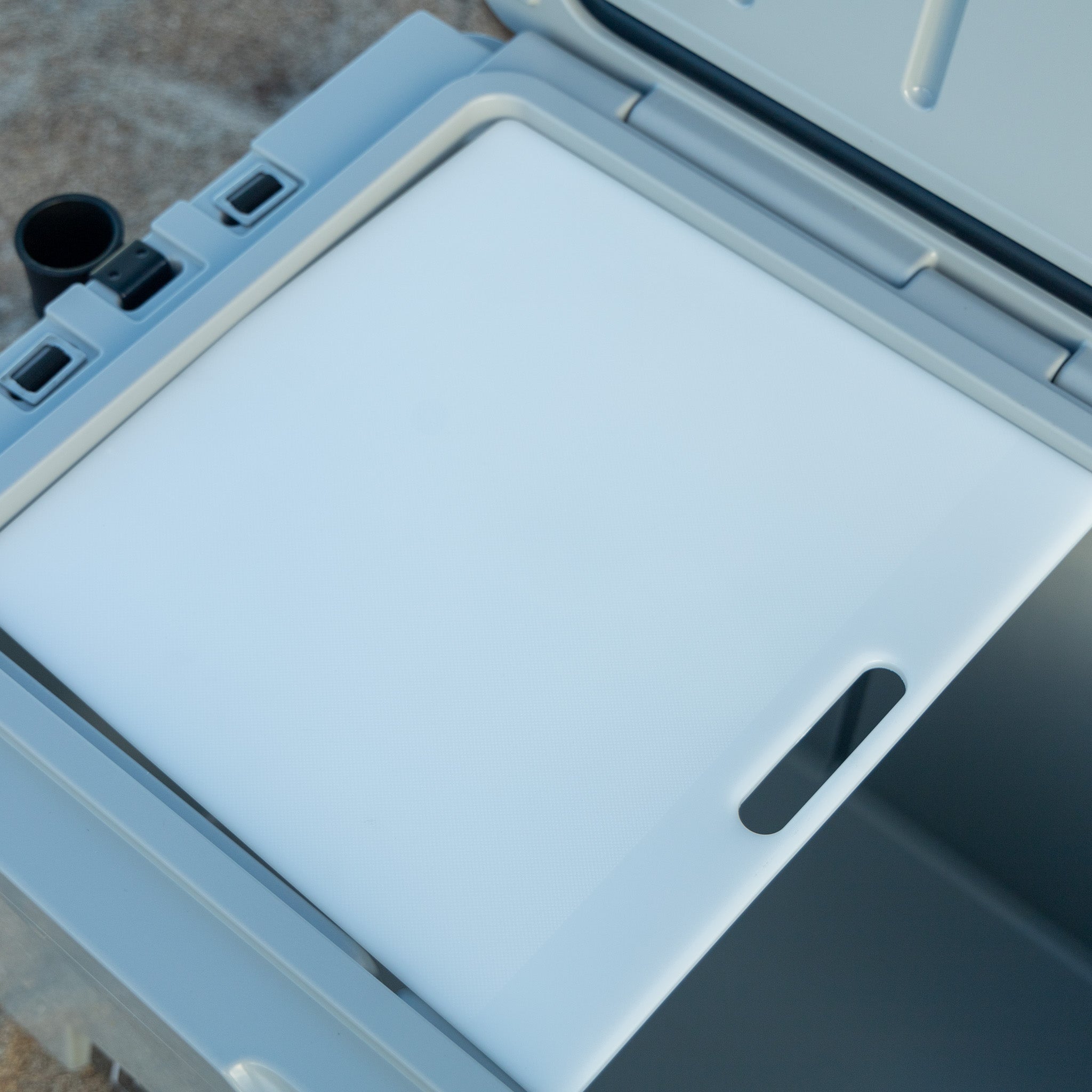 Chilly bin divider/chopping board