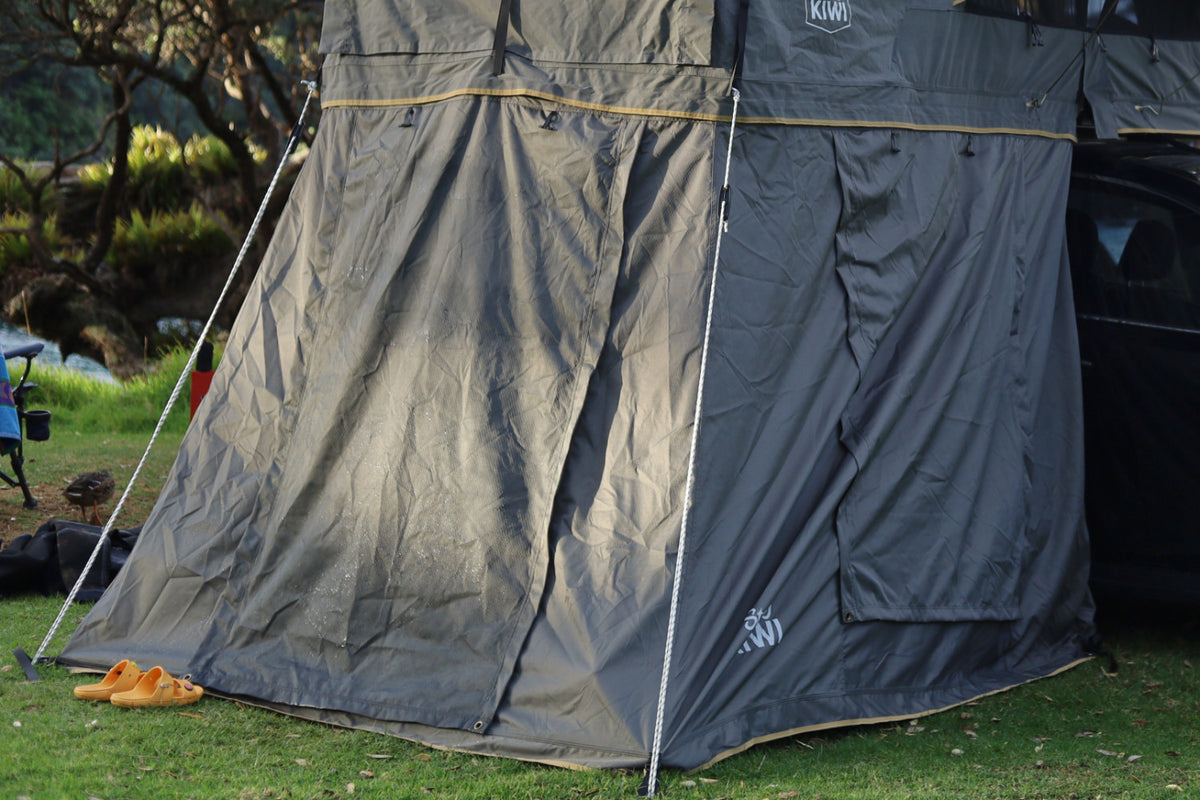 tent na statku Steezy Kiwi Ultimate Rooftop Tent